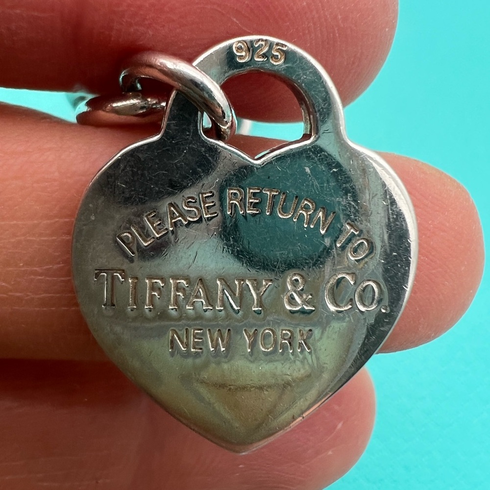 💙💙Tiffany & Co. Silver RTT heart Tag toggle Necklace💙💙 - Picture 3 of 9